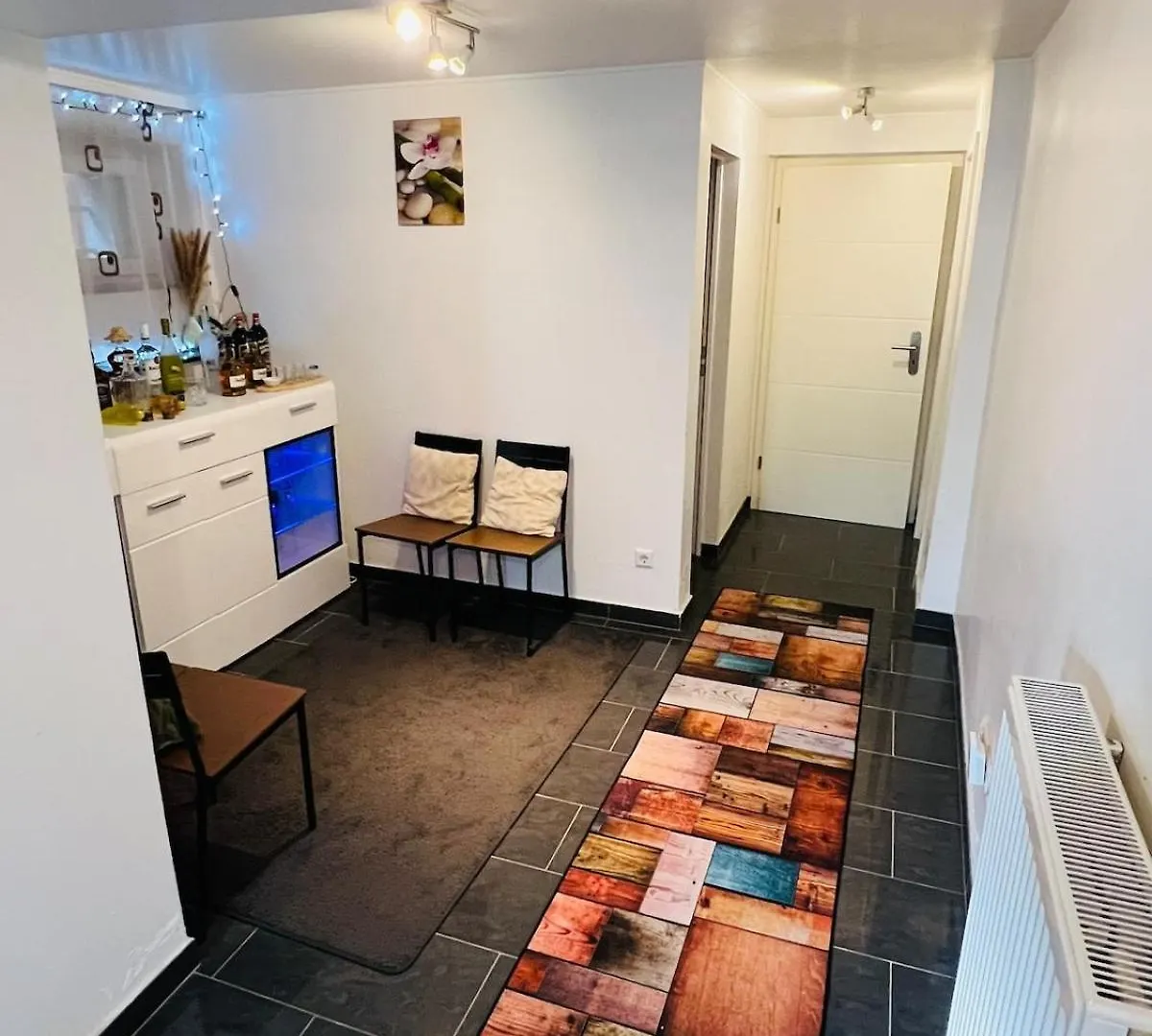 Cosy & Separate 1 Bedroom Apartment In A Big House Дюделанж